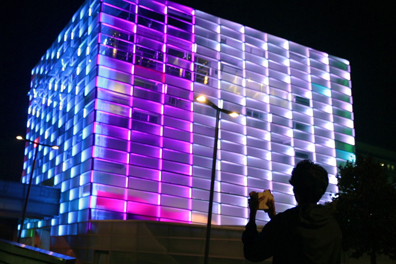 Illustration for article titled Watch an entire building transform into a playable Rubik's Cube